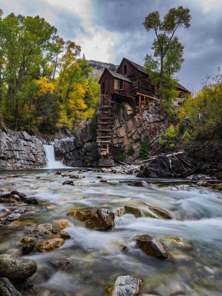 Denver-affisch - Crystal River som flyter vid Crystal Mill på hösten för wholesale av Posters & Puzzles