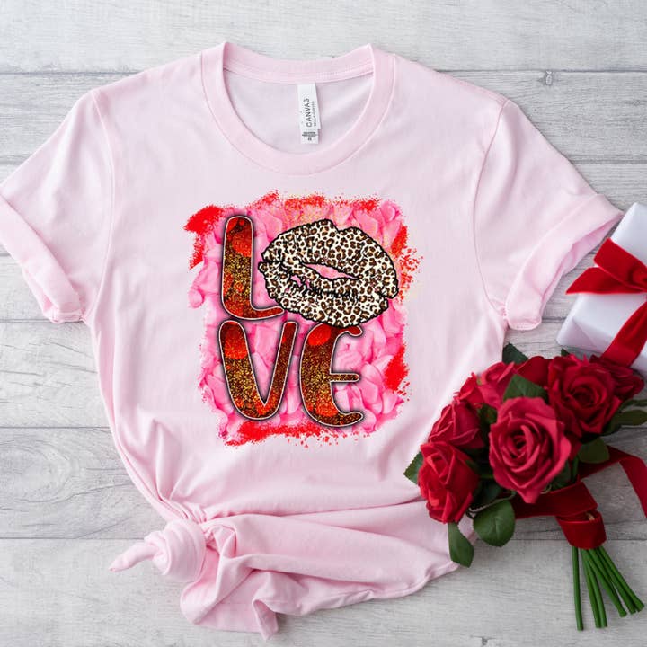 T-shirt Love Valentine pour la vente par Londas Trendy Tees