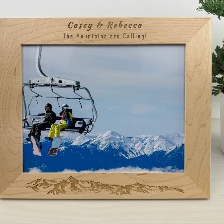 ¡Las montañas están llamando! - Marco de fotos grabado personalizado - 054 para venta al por mayor de Headwall Creative