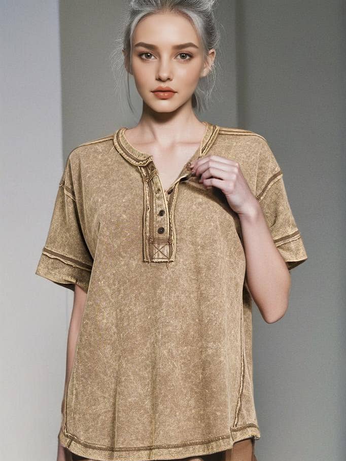 42POPS - Vente Haut en maille – femme - Haut à fermeture boutonnée avec bord brut lavé et détails11