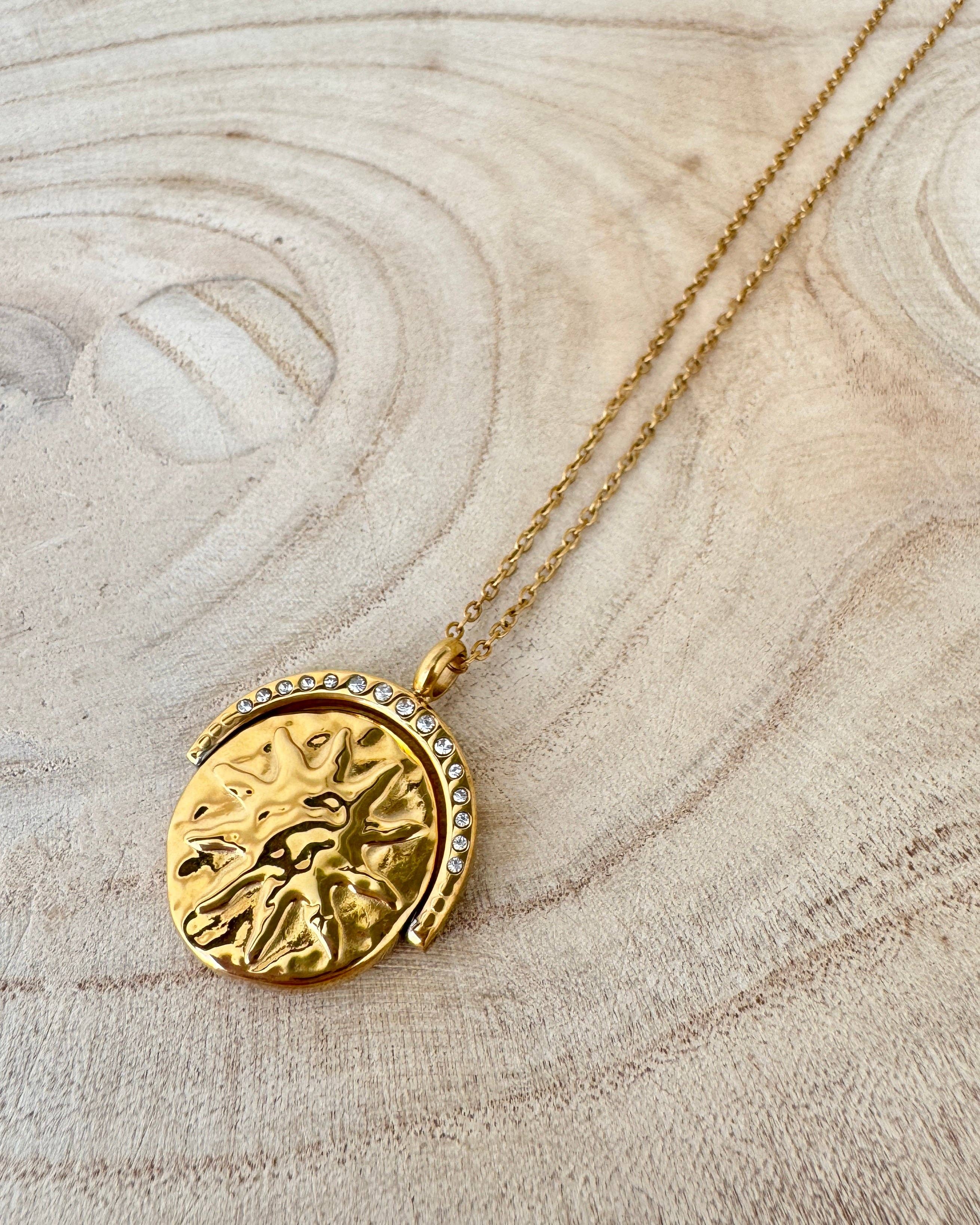 Wild Spirit London - Vente Colliers à pendentif - Le collier plaqué or étanche Eclipse1