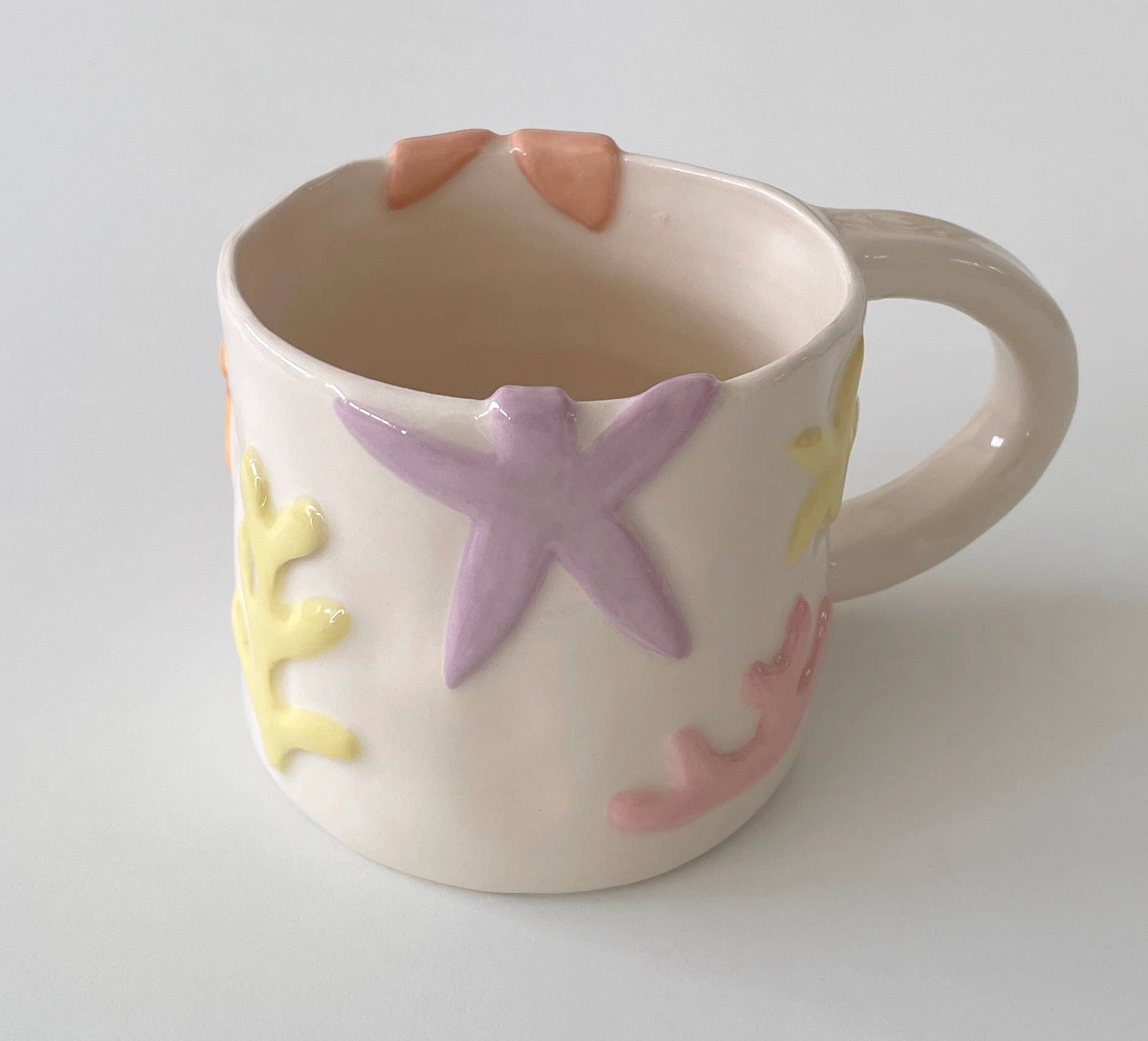 Pipa and Happy – Engroshandel Kaffekrus – Koral Krus – Håndlavet Keramisk Ocean Relief Kop (300 ml)1