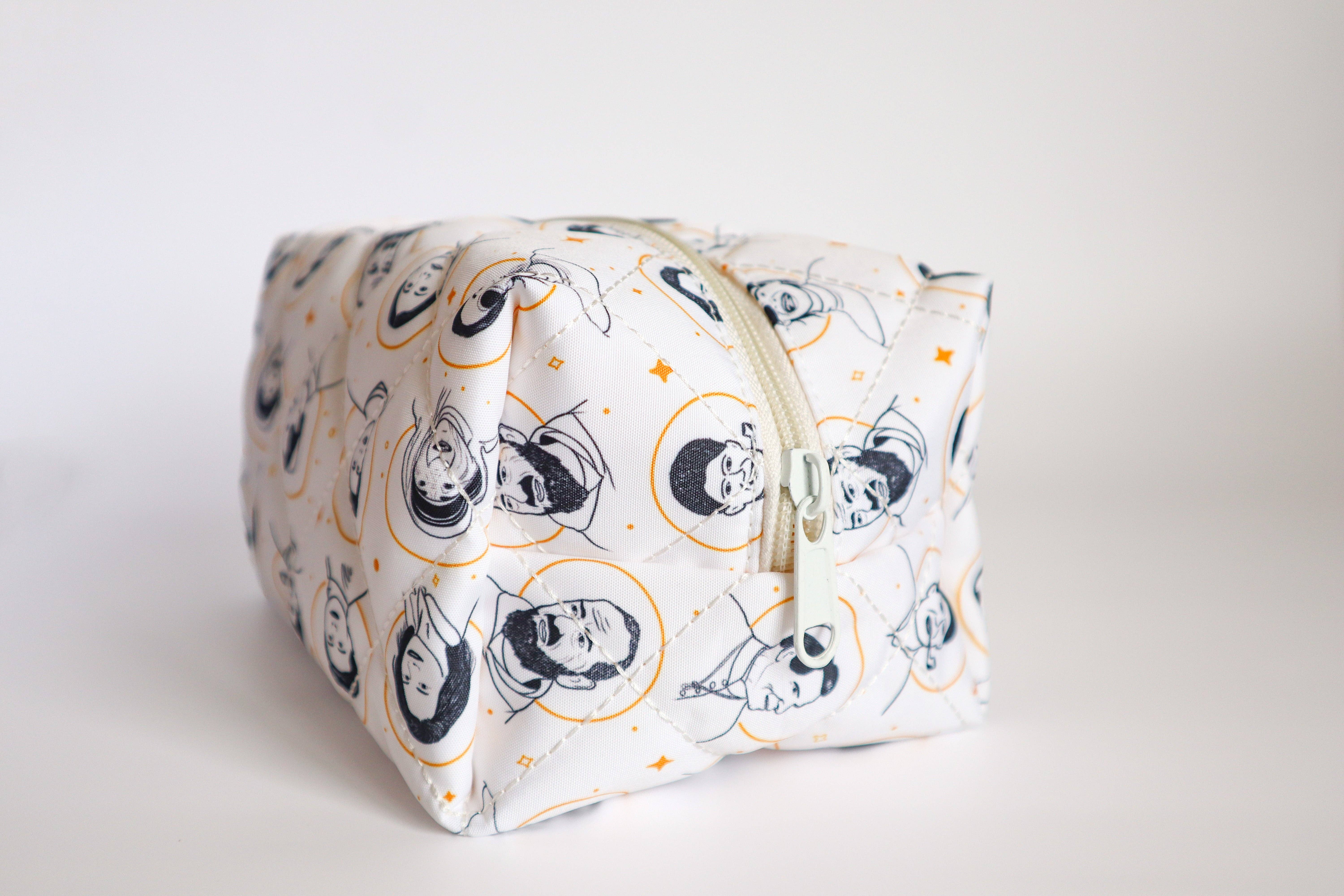 Peony&June Illustration – Engroshandel Posetaske - Dame – Saints quiltet pung2