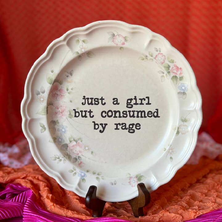 Upcycled grappige borden, gewoon een meisje vervuld van woede voor wholesale door pretty little creeps