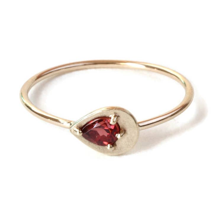 Grossist Granat Solace-ring -R946YG för wholesale av Linn.