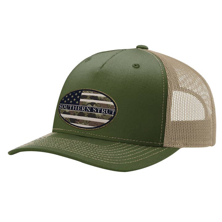 Southern Strut – Großhandel Trucker-Cap – Unisex – Camo Amerikanische Flagge Oval Patch Trucker Hut1
