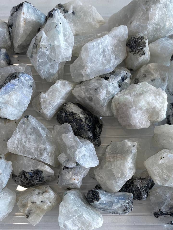 Rainbow Moonstone Rough Cut pour la vente par Moonbeam Healing