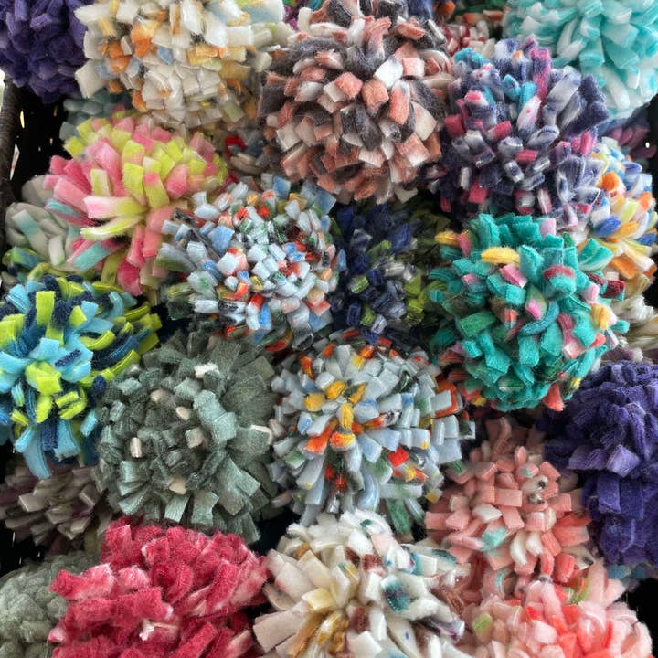 Gunther's Goodies - Wholesale Pet Toy - Cat/Dog - Colorful Fleece Ball, Cat or small Dog Toy