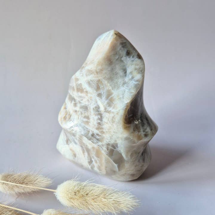 Moonlight Gemstones - Wholesale Spiritual Stone/Crystal - XL Gemstone Grey Moonstone Flame – Intuition, Calm & Feminine Energy (600g)2