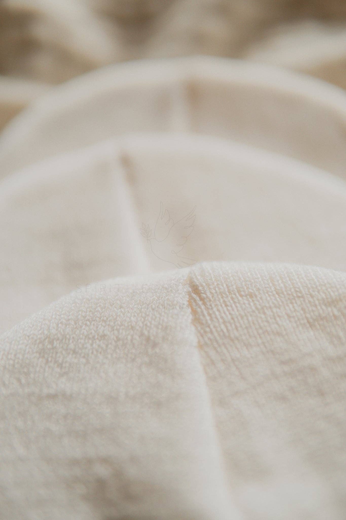 Blanco Jesus is King | Gorro de tobogán cristiano bordado de venta al por mayor en Faire8