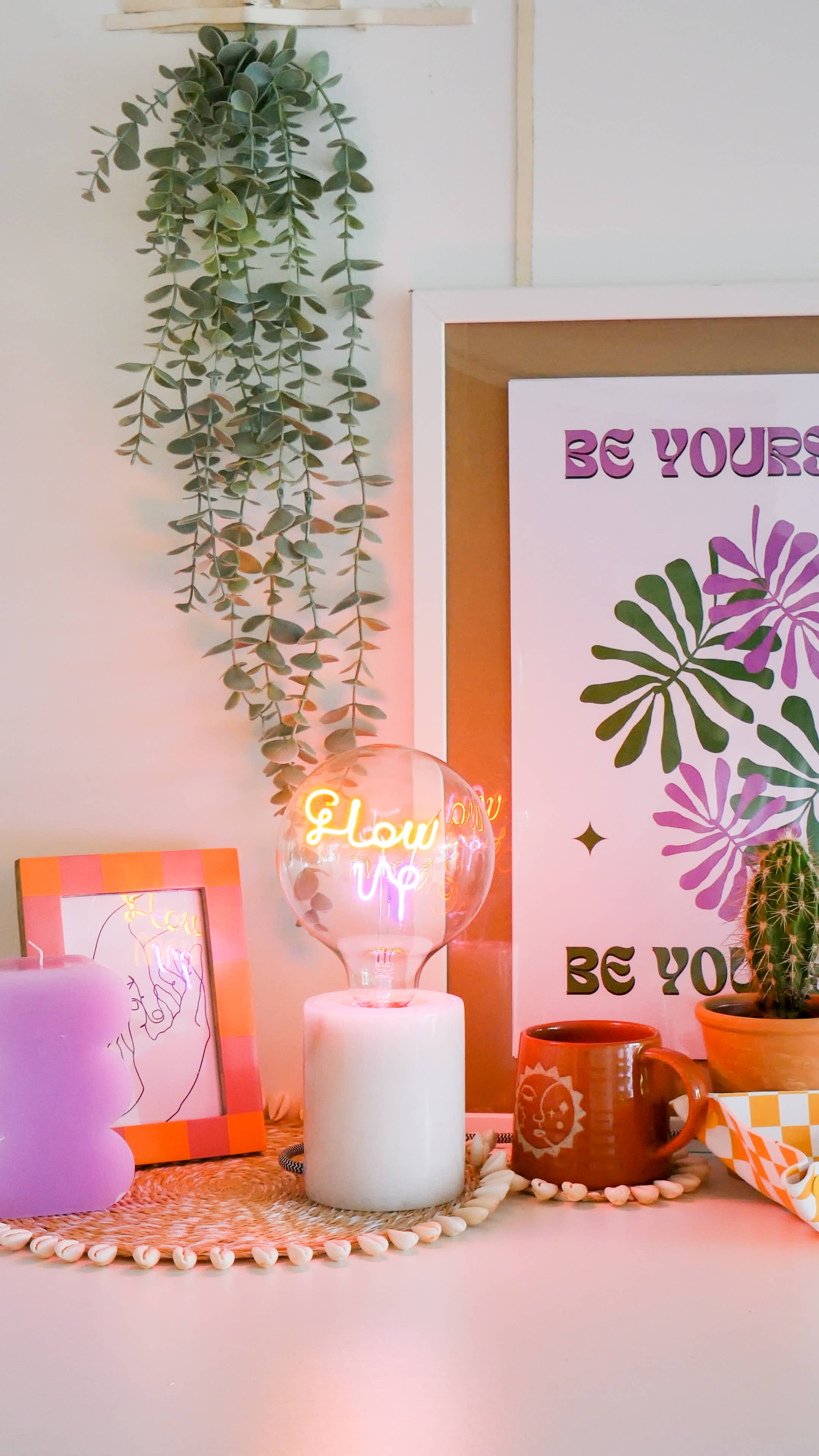 Steepletone UK Ltd - Wholesale Light Bulb/Puck - LED Text Light Bulbs- Screw Down28