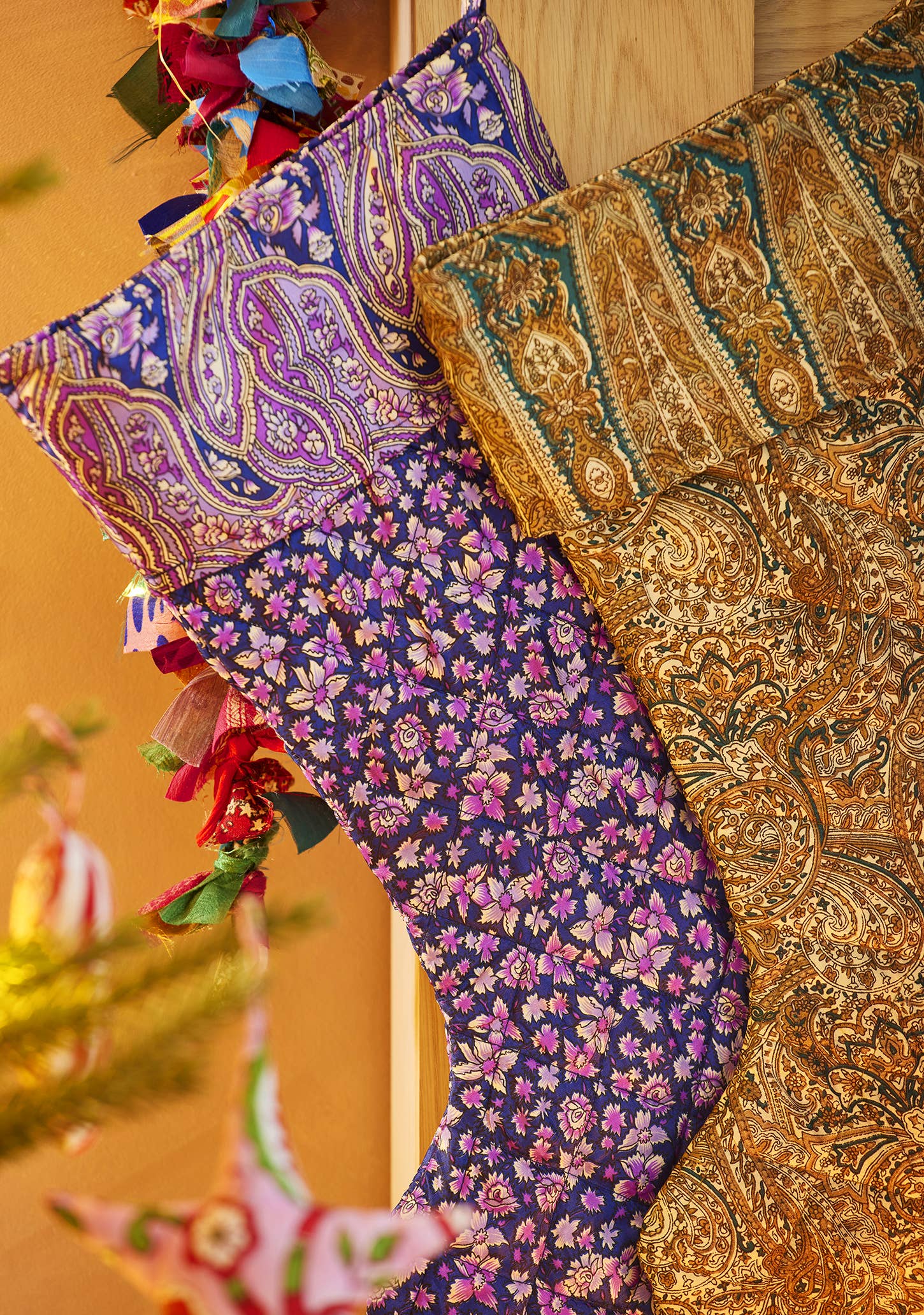 Namaste - Wholesale Kerstkous - Glinsterende kerstkous van gerecyclede sari3