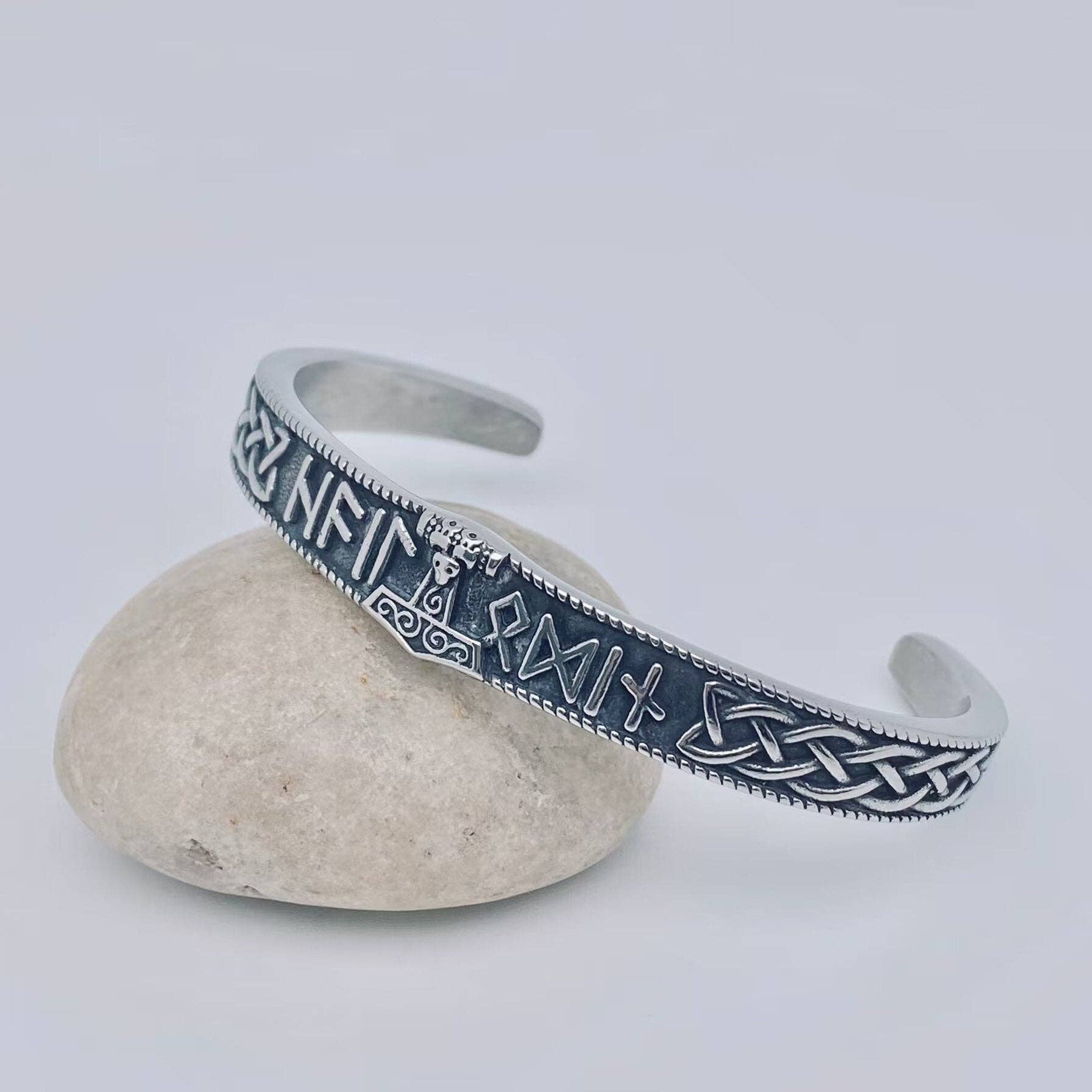 Mio Queena - Venta al por mayor Pulseras tipo brazalete - Brazalete de acero inoxidable Viking Rune Thor's Hammer - MJ/BC0