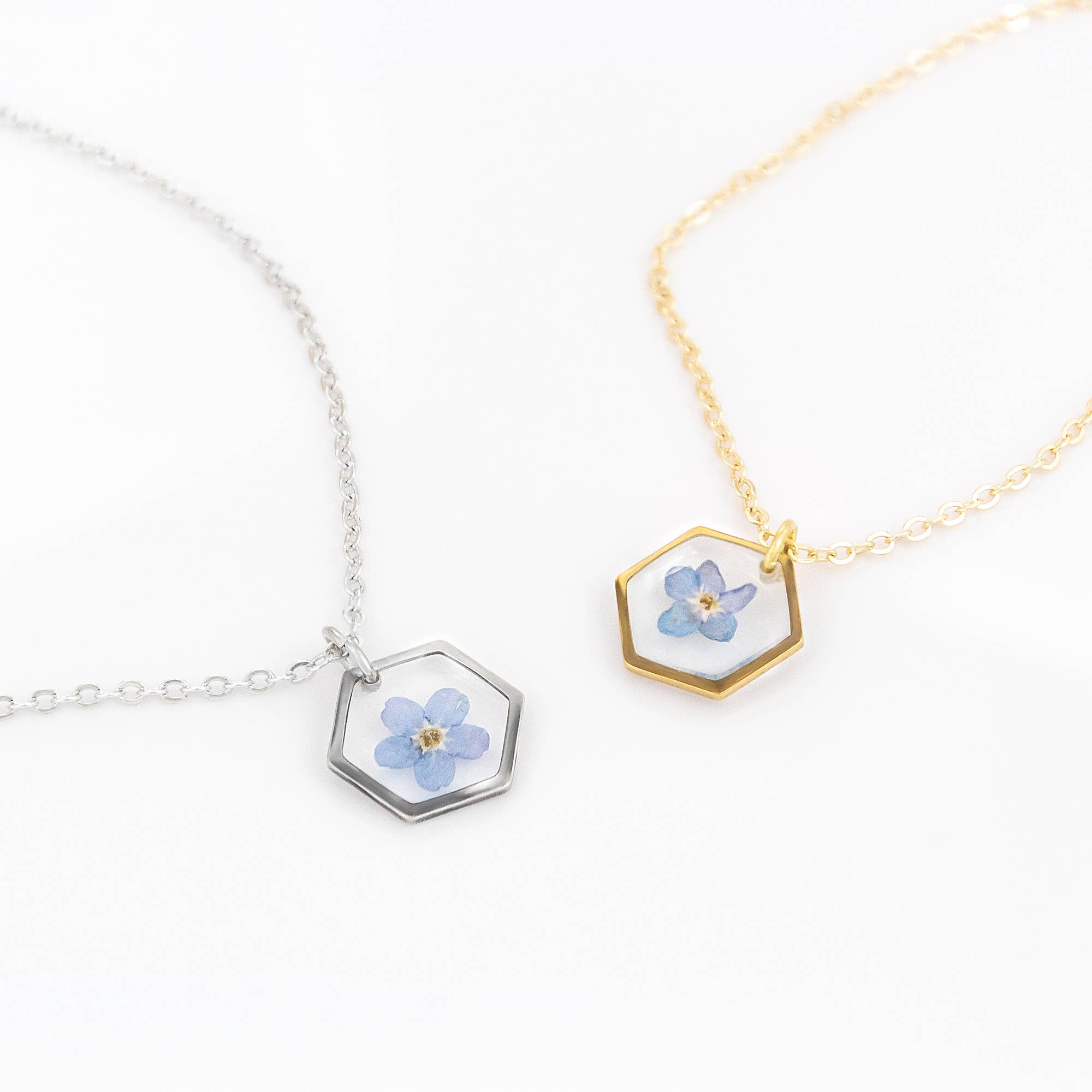 Allie and Posie – wholesale Pendant/charm necklace – ZORA Hexagon forget-me-not necklace13