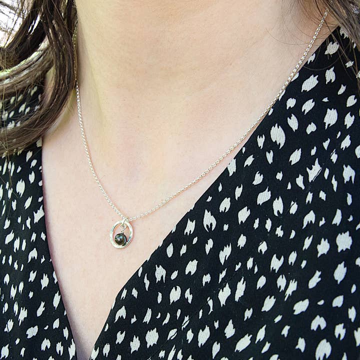 Pendentif Pearl Halo - argent sterling pour la vente par Cameron Kruse Designs