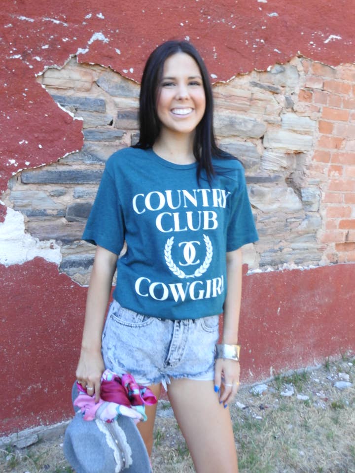 Country Club Cowgirl | t-shirt illustré pour la vente par Cult of Personalitees