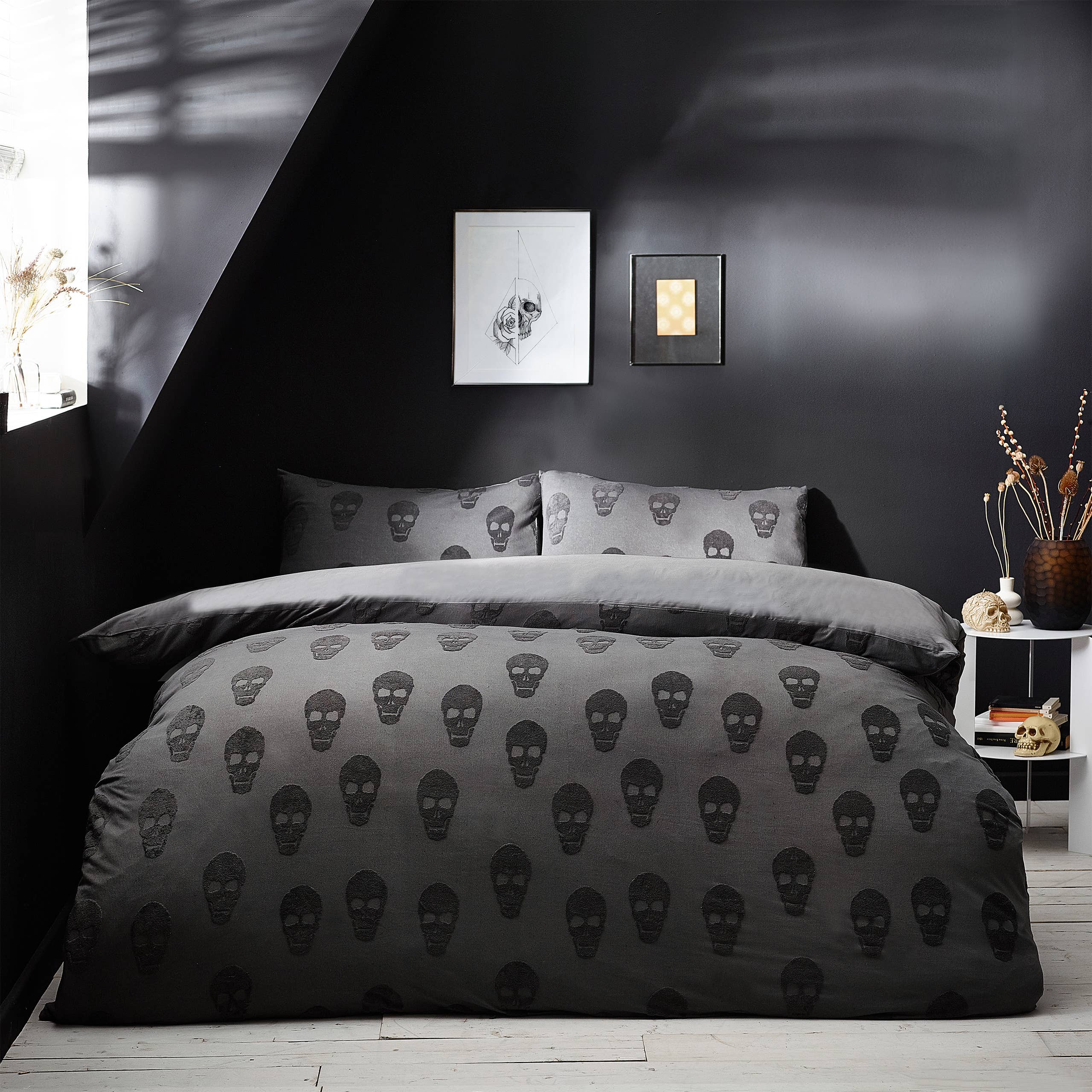 Skulls Tufted 100% Cotton Duvet Cover Set Charcoal for wholesale on Faire1