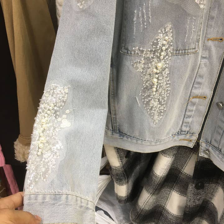 PEACH ACCESSORIES - Wholesale Denim Jacket - Women's - Romantic Floral & Pearl Light Blue Denim Jacket DNM017