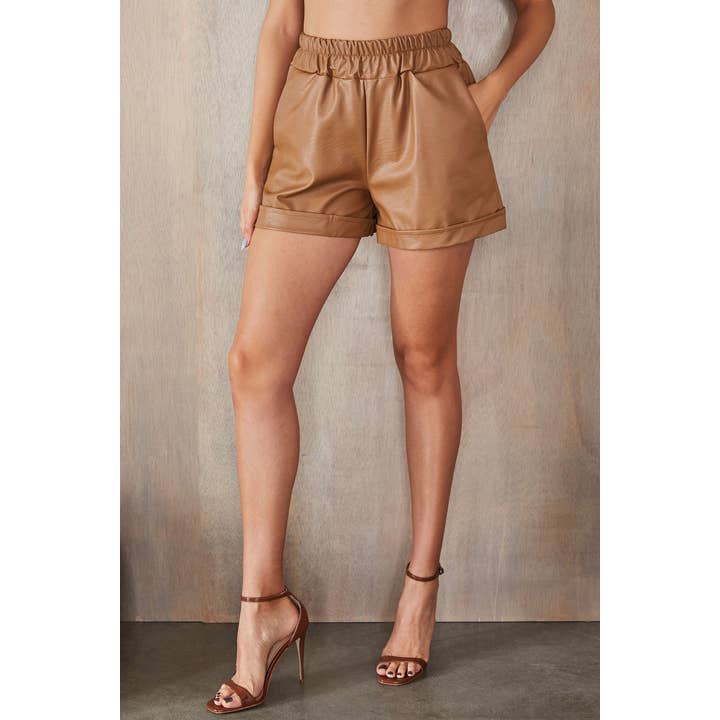 SHORTS AUS PU-LEDER MIT ELASTISCHER TAILLE (13230-PU) für den Großhandel von VENTI6