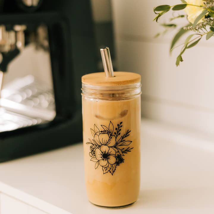 Verre Tumbler d'Été en Fleurs + Couvercle en Bambou pour la vente par Grace and Joy Company