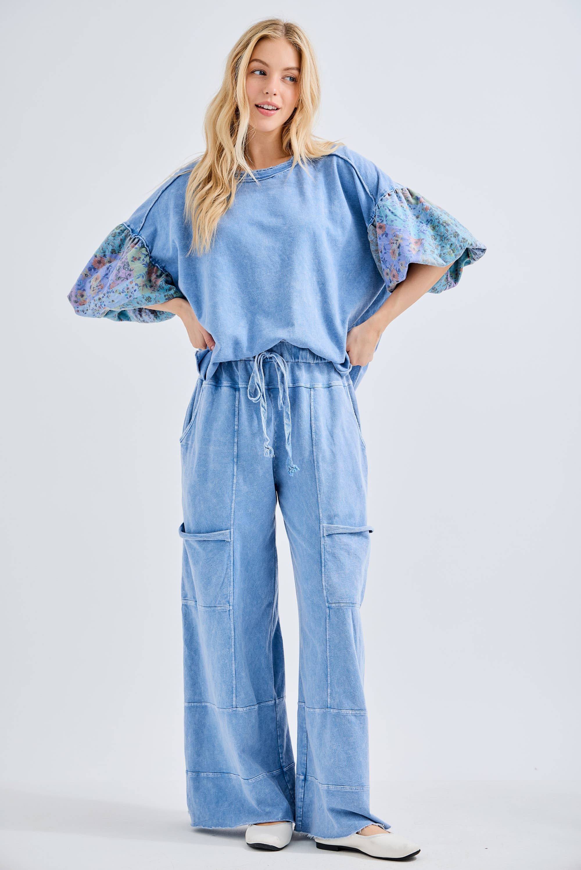 Bleu Denim Blouse à manches bouffantes patchwork floral bohème délavé minéral HT6102 en vente sur Faire1