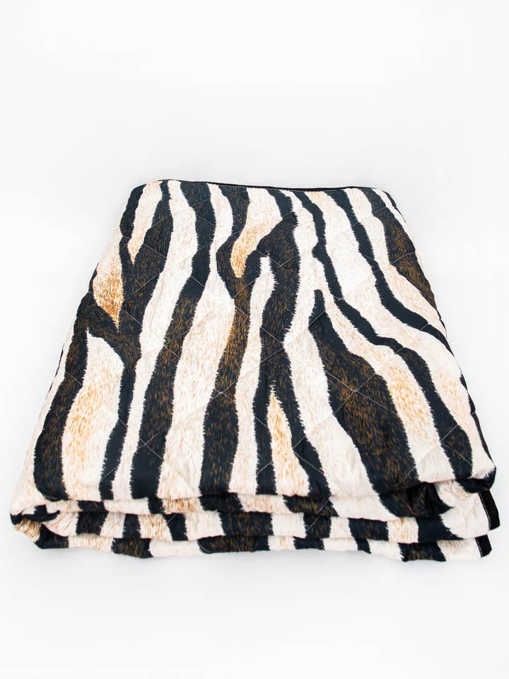 Copriletto trapuntato di Velucci Home - Zebra per la vendita all'ingrosso da parte di AVAGANTE Design