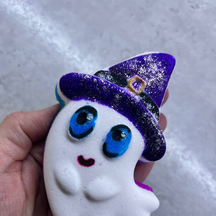 Unique creations soap company – wholesale Bath bomb/fizz – Cute ghost in purple hat bath bomb2