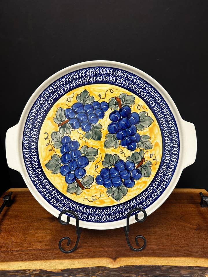 Assiette à pizza de 12,5 po avec poignées - Raisins toscans pour la vente par Music City Polish Pottery