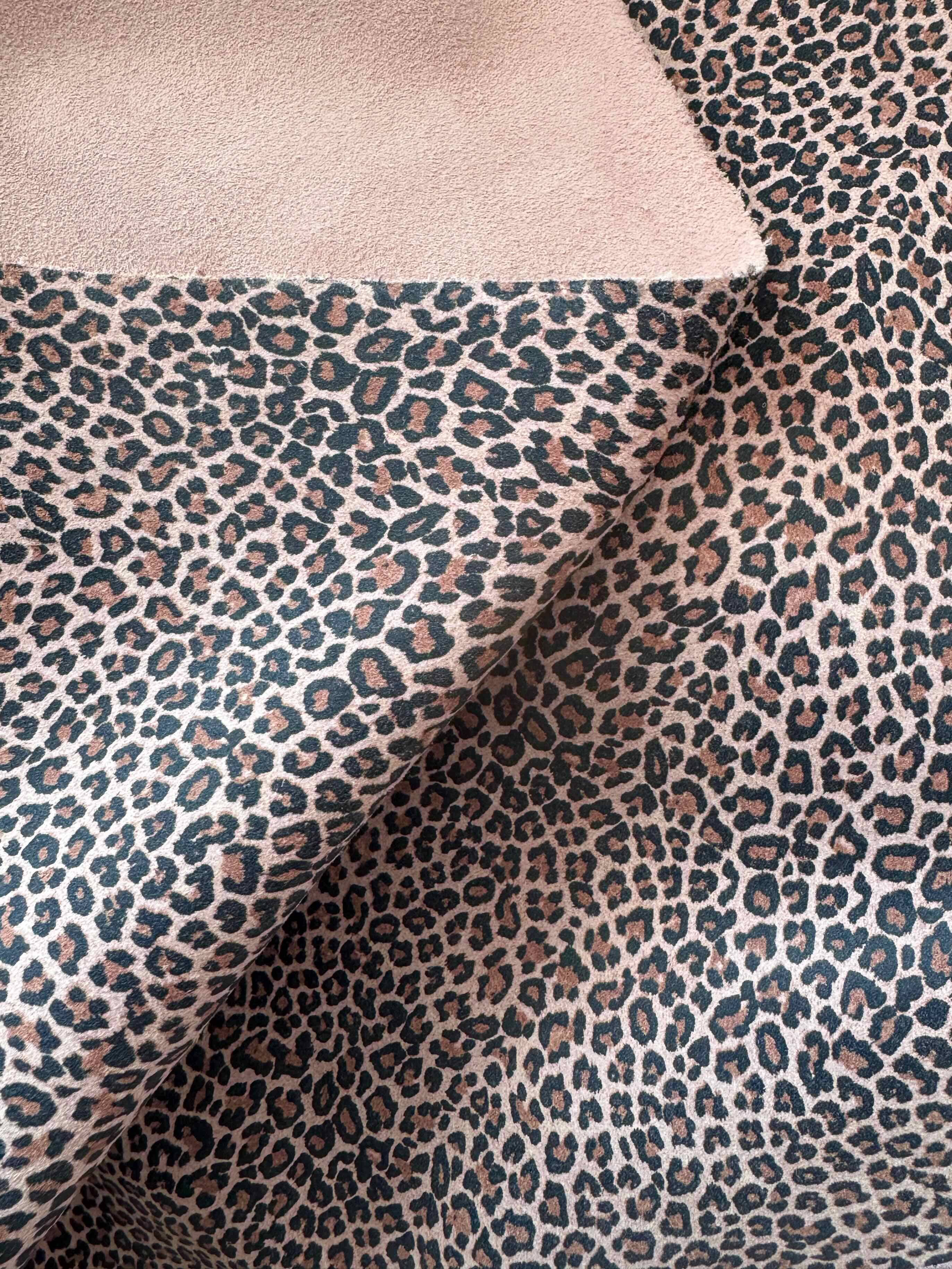 Rhe Amore – wholesale Keychain – Women's – Leopard Print Suede Leather Keyring2