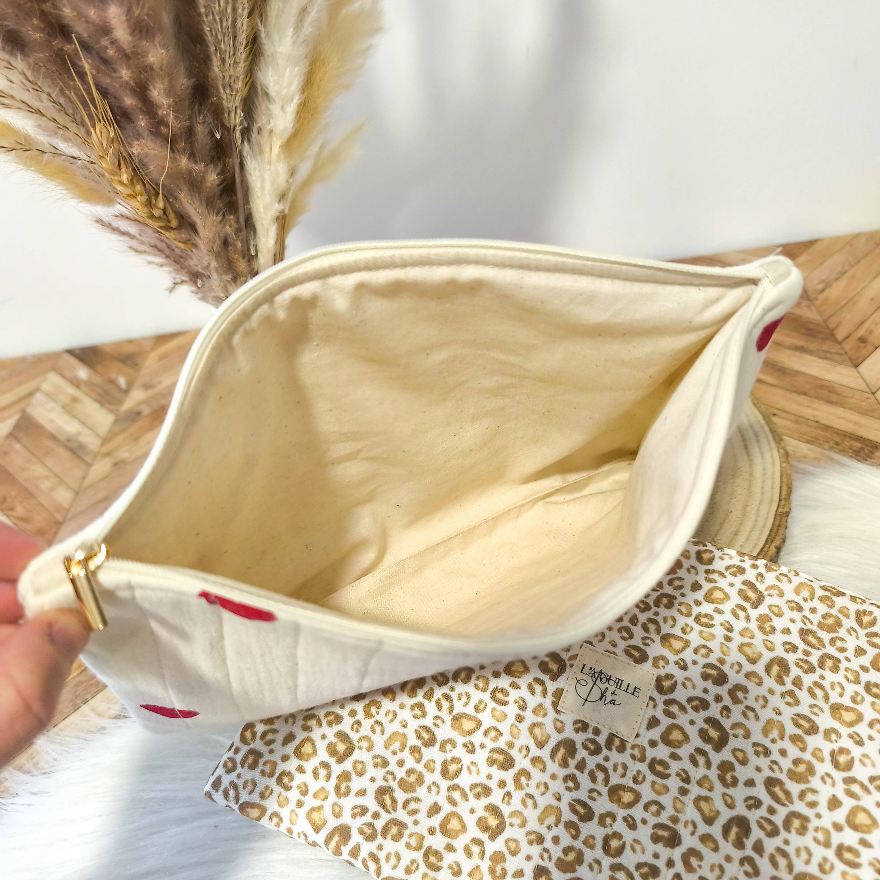 L'aiguille de Sha - Wholesale Pouch - Women's - Quilted pouch in cotton gauze – Two sizes for all your needs!1