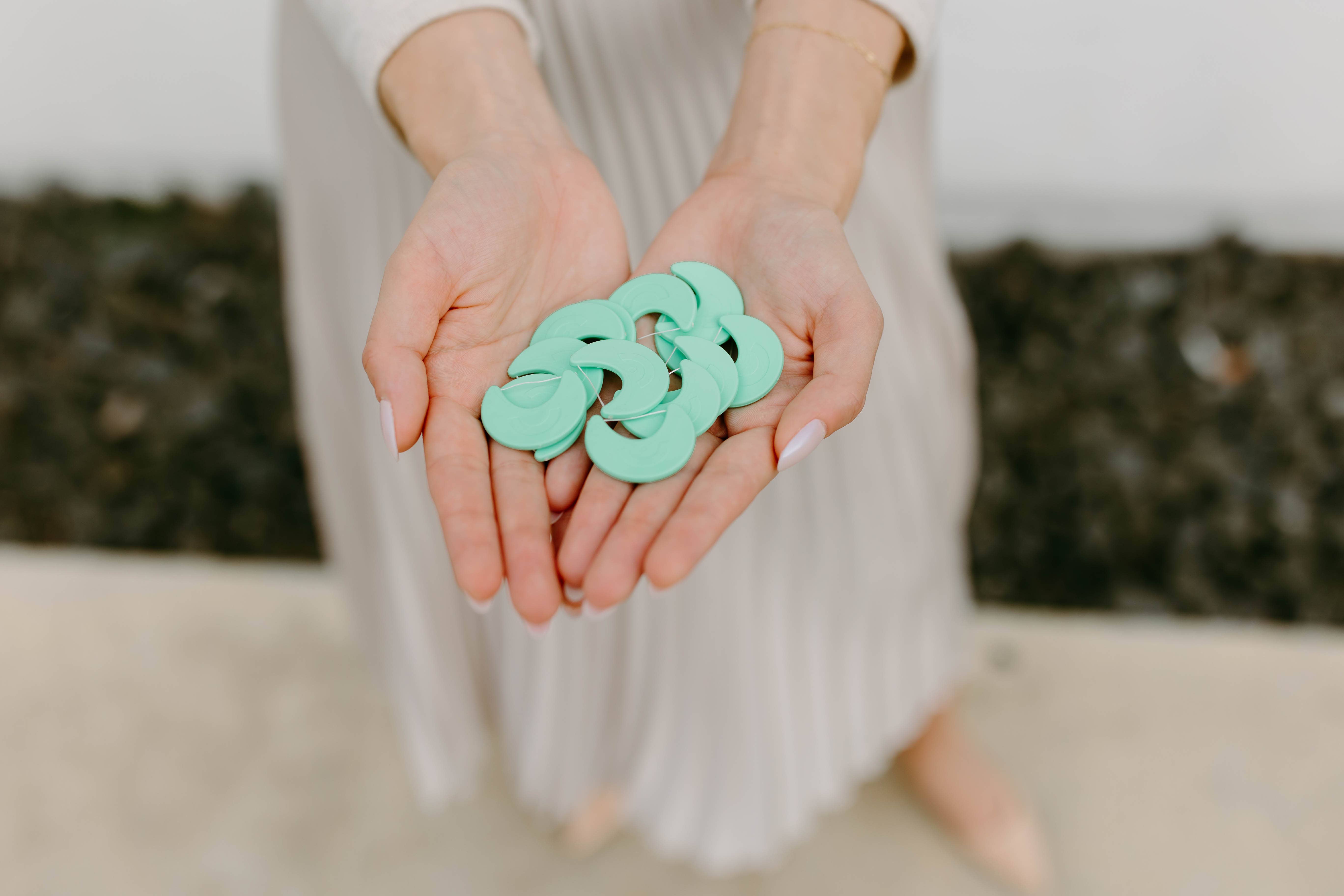 Lewie - Care for the Smile - Wholesale Floss - Biodegradable Floss Discs (32 pack) Elevate your Floss Pick