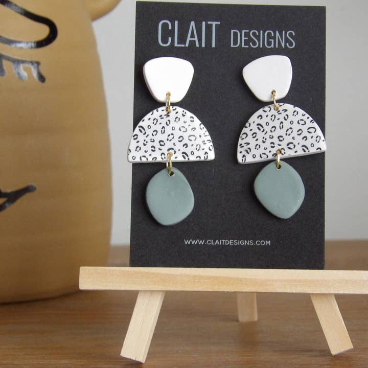 Guépard vert olive pour la vente par Clait Designs