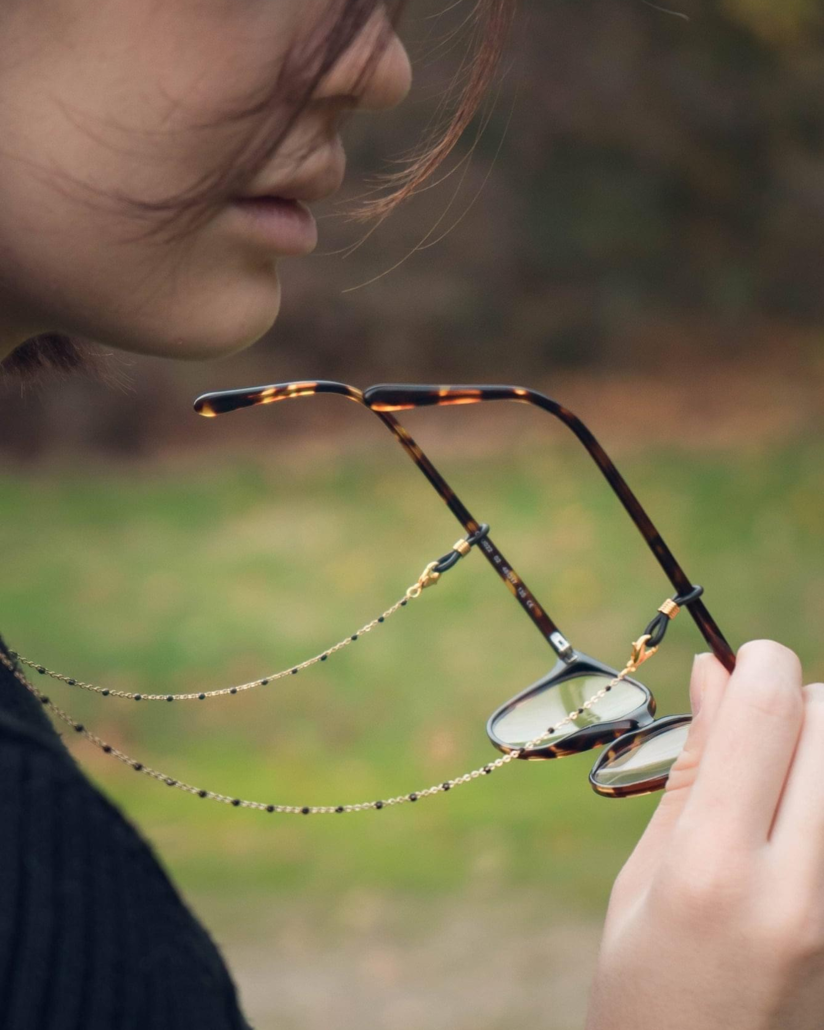 Atelier Kat H - Wholesale Sunglasses/Eyeglasses Strap - Women's - Gold eyeglass chain with black pearls model “Alhena”3