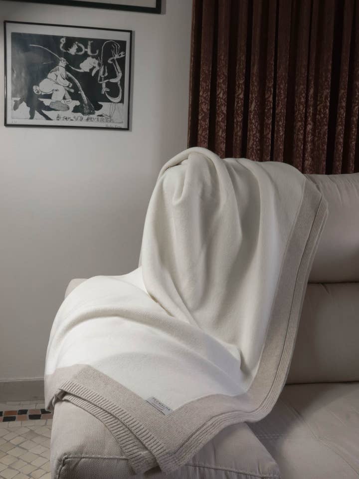 Tweekleurige wollen deken voor wholesale door Tecmalha Knitwear