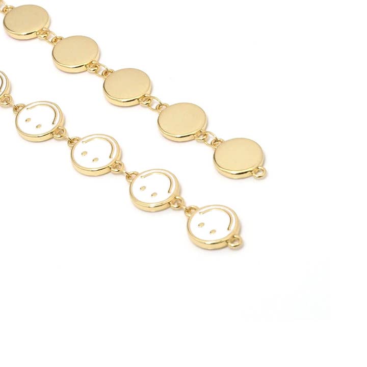 BestBeads&Beyond – Großhandel Gliederhalskette – Hochwertige Smiley-Gesichtskette, rosa und weiß, Emaille, Artikelnummer #LX2122