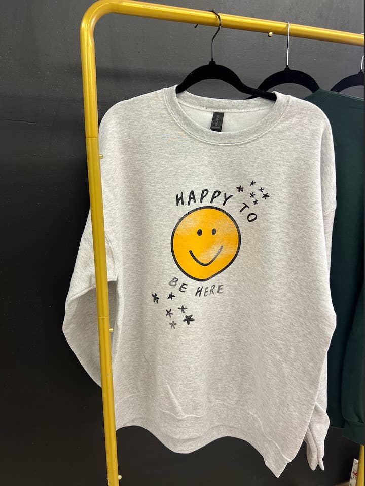 Glücklich, hier zu sein, lächelt Sweatshirt. für den Großhandel von Banks & Co.