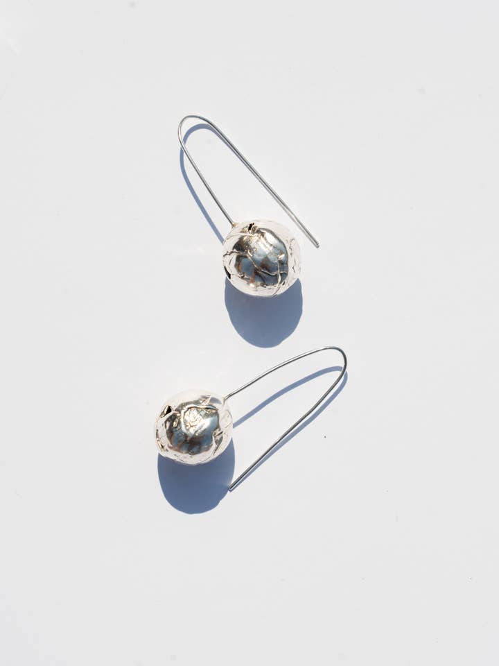 Boucles d'oreilles Phae en argent sterling recyclé pour la vente par Swim to the Moon