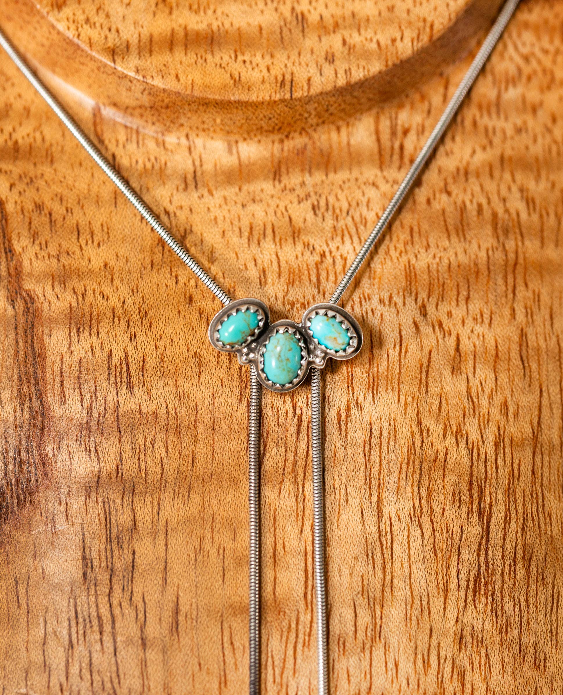 Moxie Maine – wholesale Pendant/charm necklace – 702: Turquoise Arch Cluster Snake Chain Bolo Necklace 9253