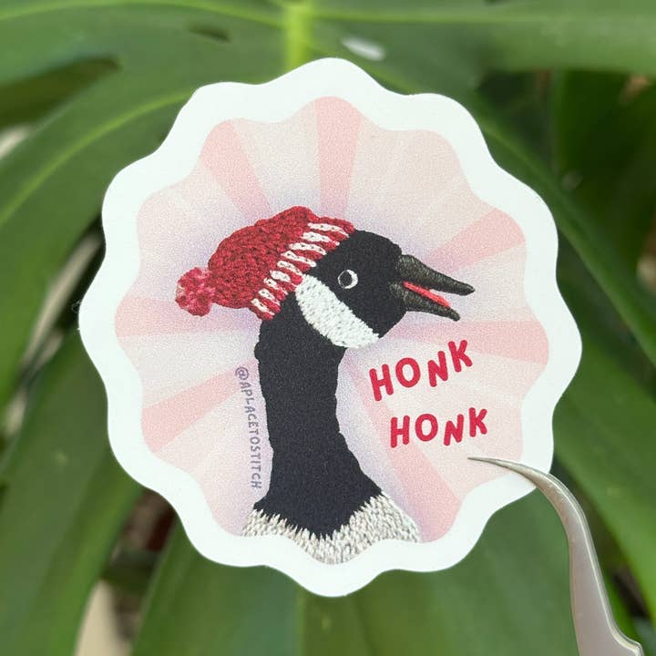 Autocollant Broderie Oie du Canada Rouge, Vinyle Mat Imperméable pour la vente par A Place to Stitch