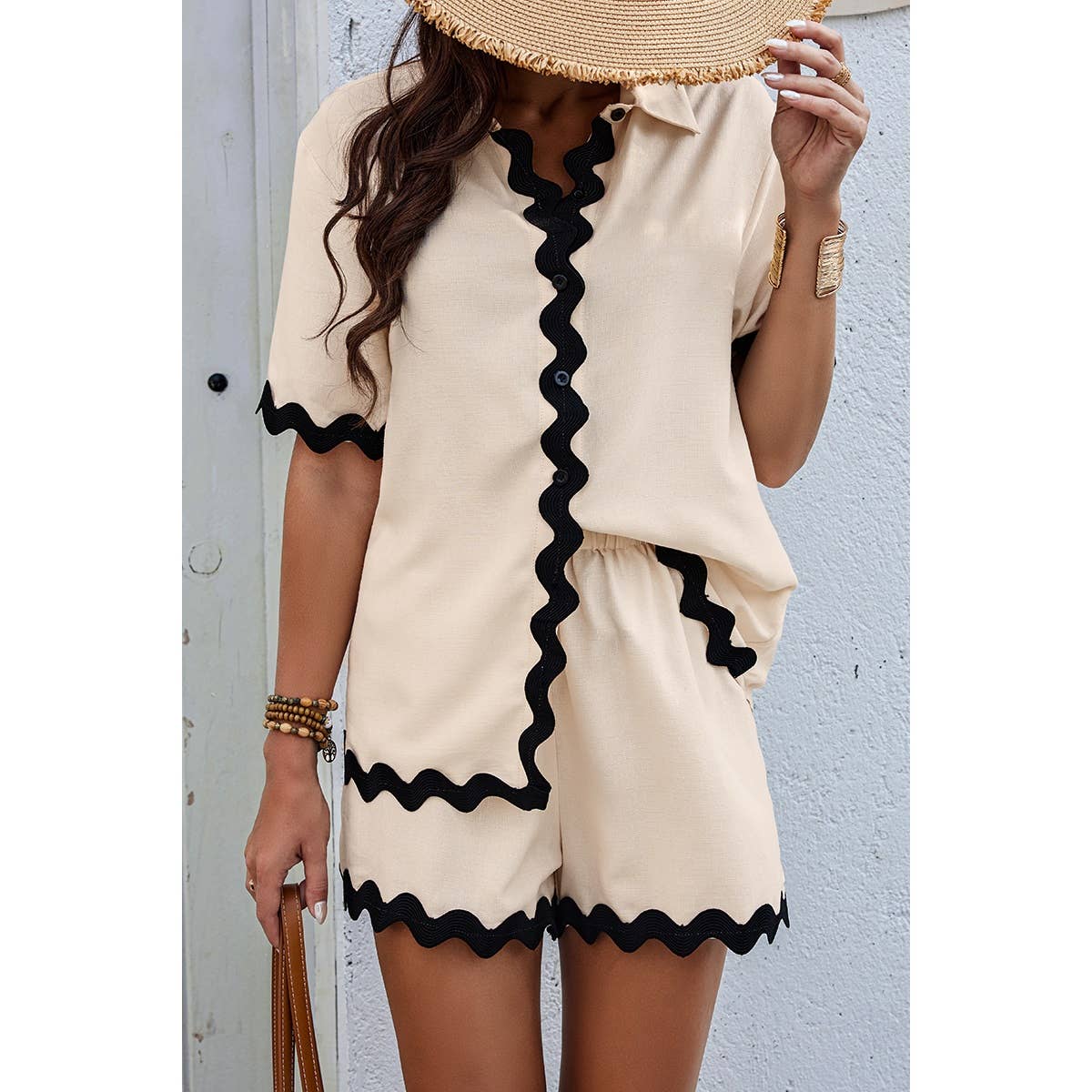 BEGE Conjunto de Blusa com Botões em Dois Tons para venda a revendedores na Faire1