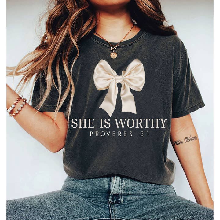 Hon är värdig båge för wholesale av Southern Attitude Designs Inc