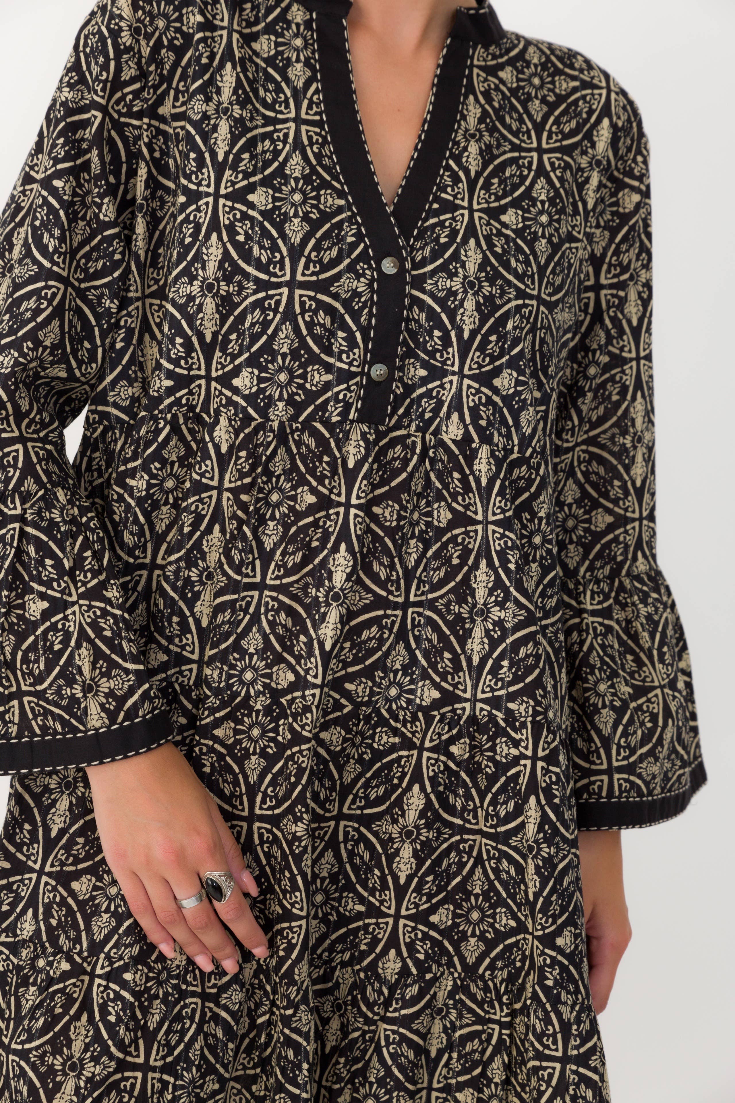 764 Abito corto con scollo a V - Prezzo  in vendita all'ingrosso su Faire9