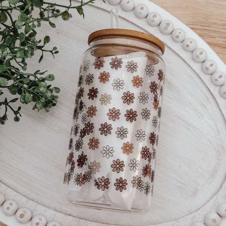 Emma K Designs - Wholesale Drinking Glass/Cup - Mini Fall Daisies 16oz Glass Cup with Bamboo Lid