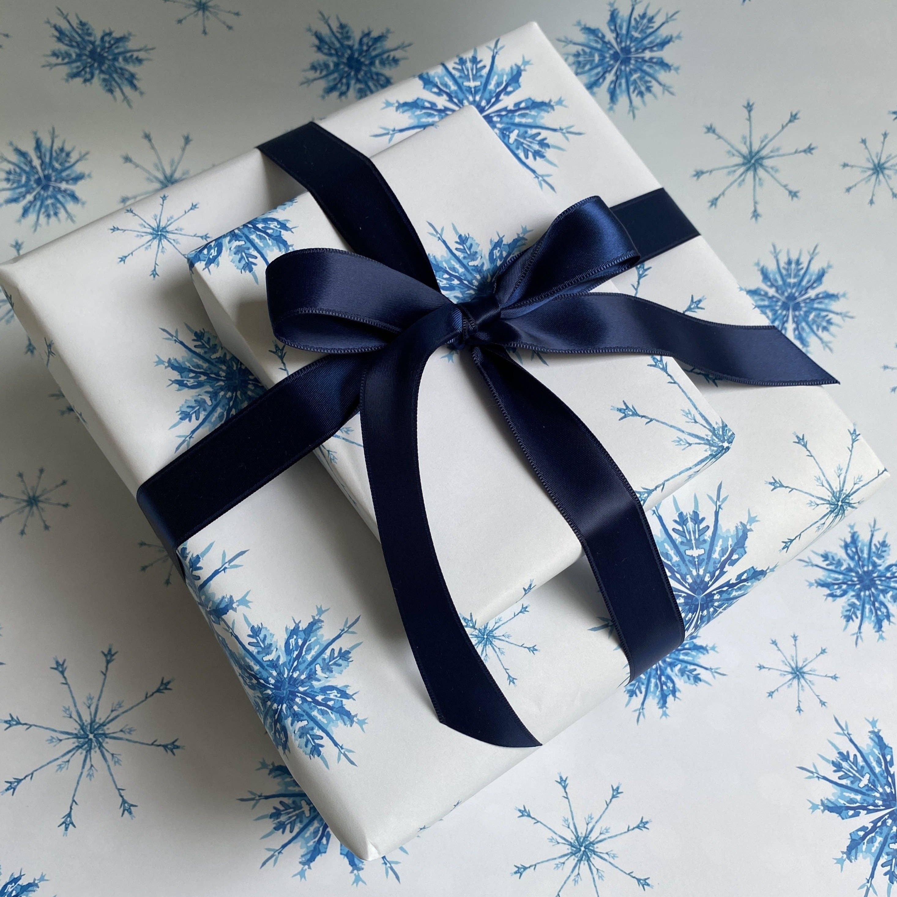 Ballard & Prescott - Vente Feuille de papier cadeau - Papier Cadeau Flocon de Neige Bleu - Emballage Cadeau de Noël2