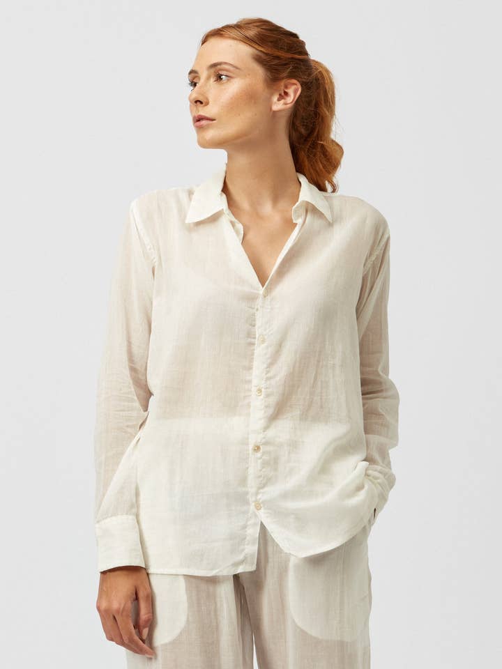 UNVERZICHTBARES HEMD IN NATURFARBEN für den Großhandel von C.R.T.D