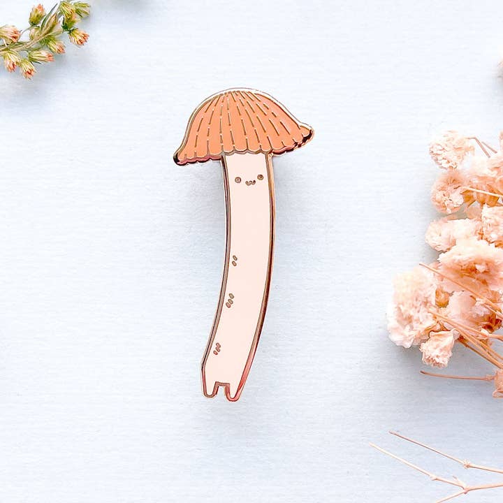 Alum and Ink – Großhandel Anstecker/Button – Chibi Orange Bonnet Mushroom (Mycena acicula), emailliert3