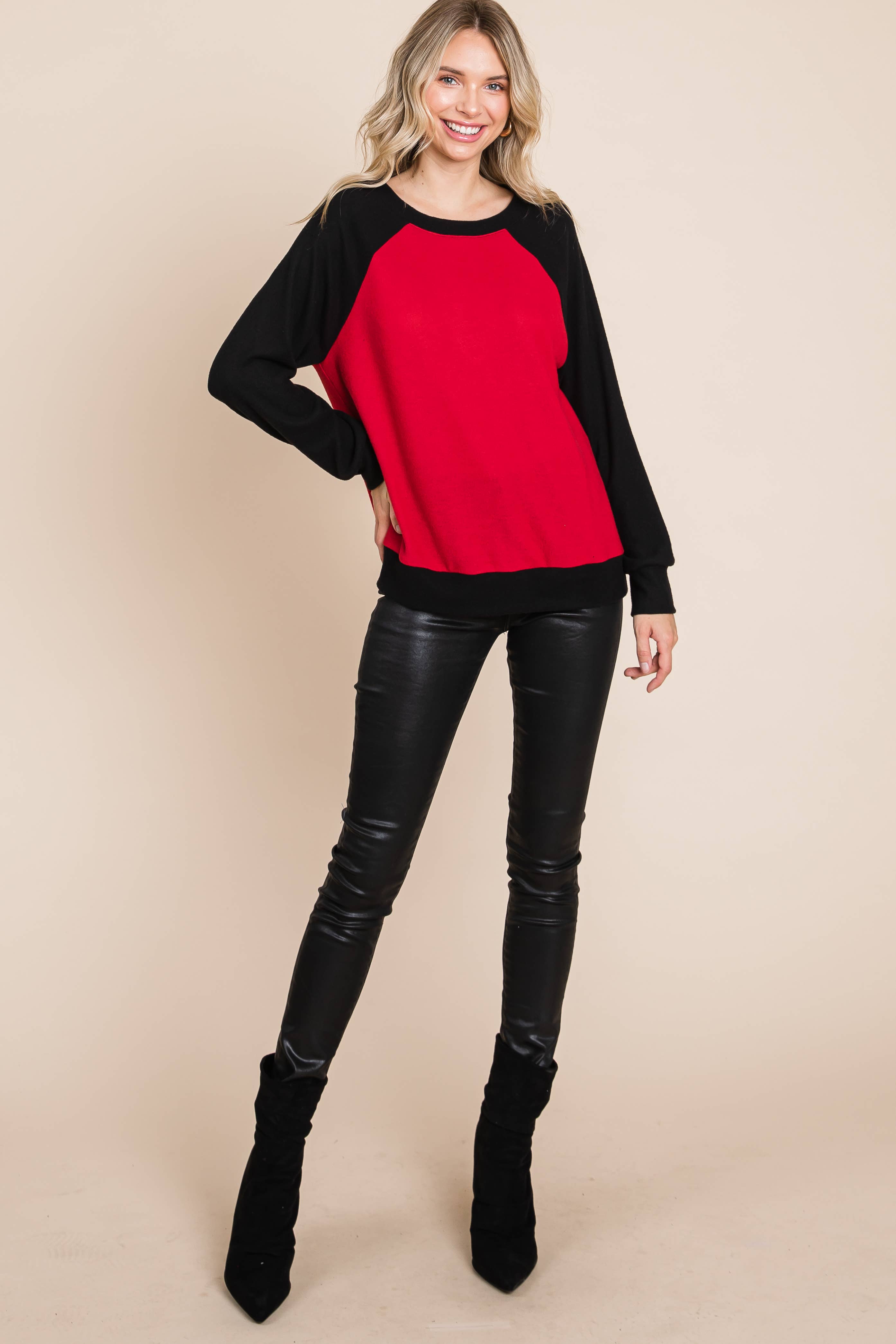 Rojo ETK-8841-PL Plus Size Color Block Hacci Brush Top de venta al por mayor en Faire1