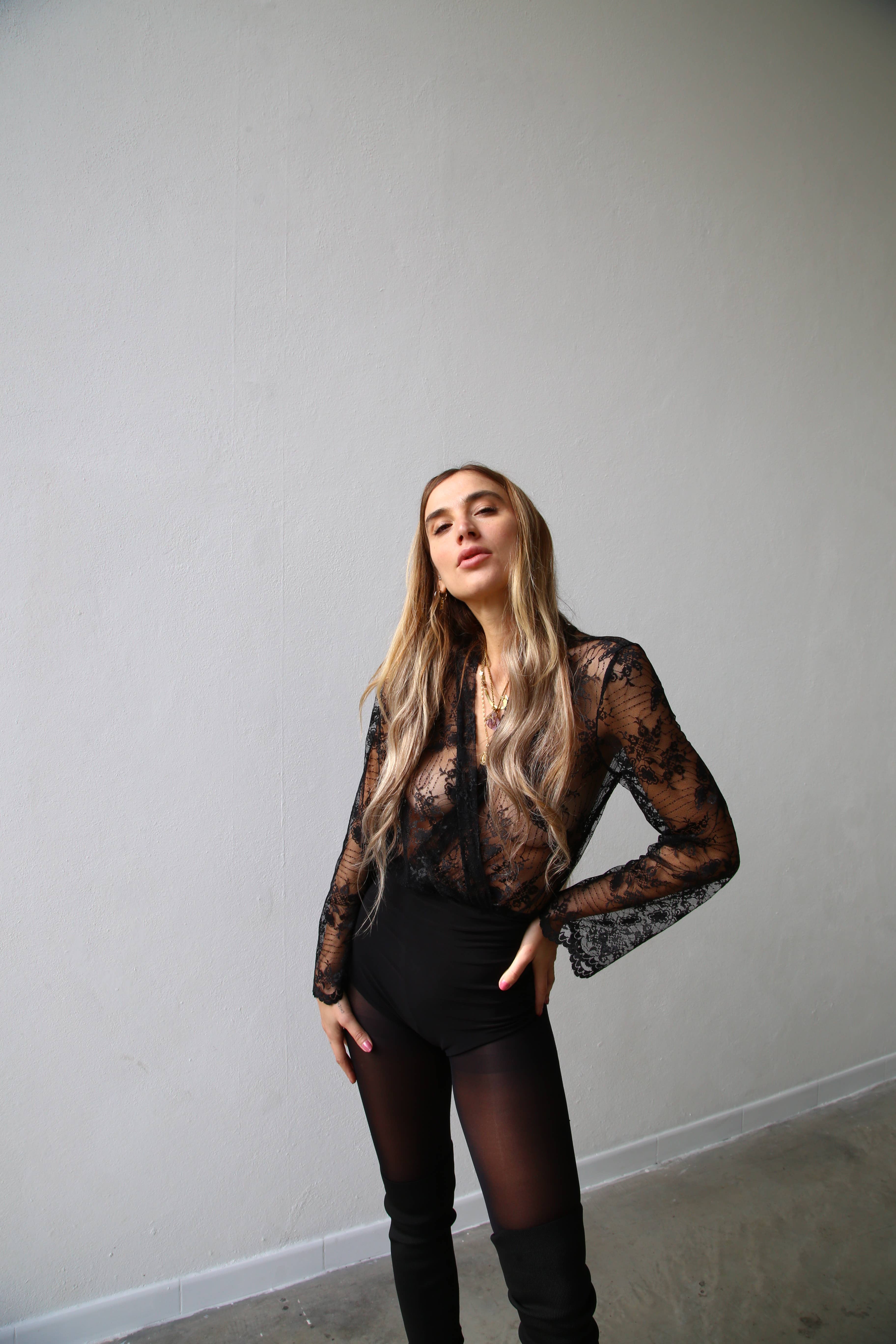 dentelle noire BODY CROISÉ EN DENTELLE NOIRE À MANCHES LONGUES W5011 en vente sur Faire