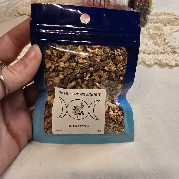 Chaotic Crystal Chick Co. - Wholesale Herbs - Angelica Root