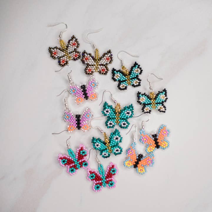 Petites boucles d'oreilles Butterfly pour la vente par Lucia's Imports